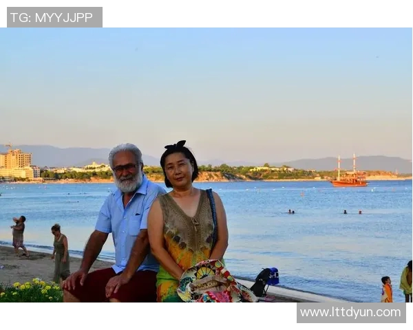 世界足球明星与他们的爱妻们共同书写的浪漫故事与幸福生活