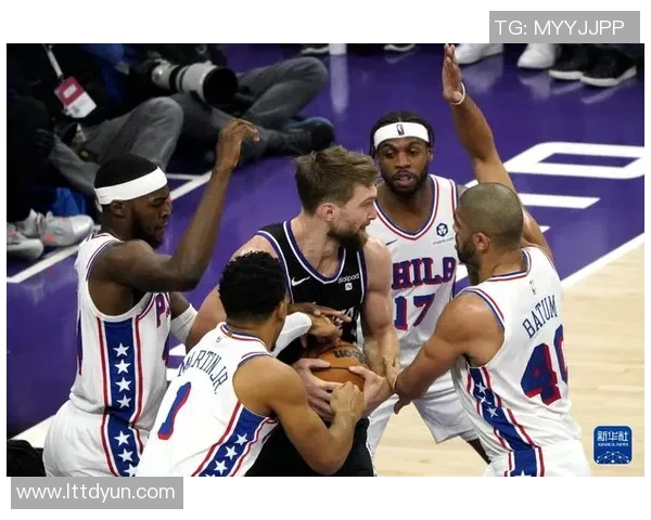 热身赛精彩对决国王队与热火队激战正酣展现篮球魅力与团队合作精神